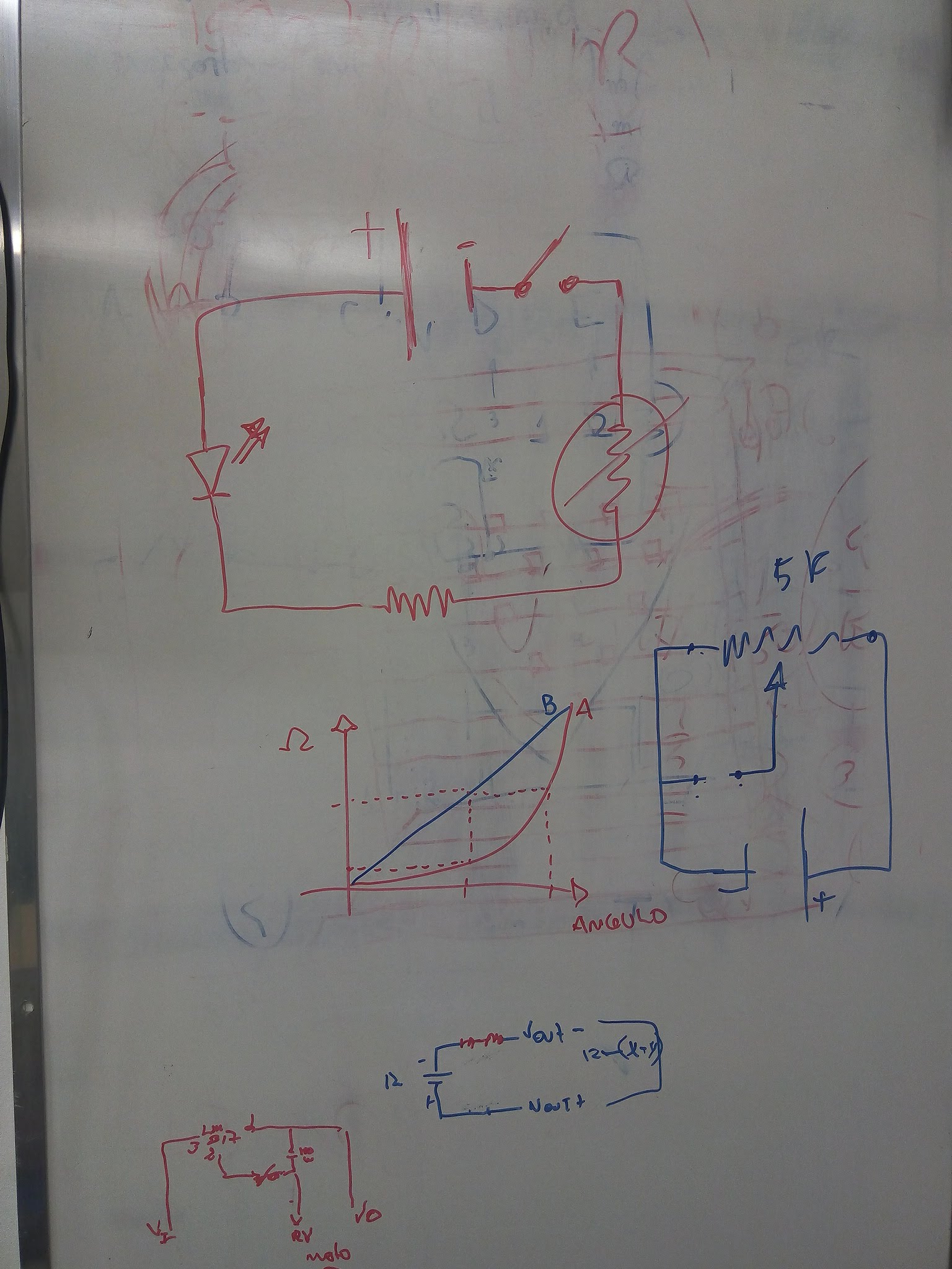 lousa com exemplo esquema de circuitos